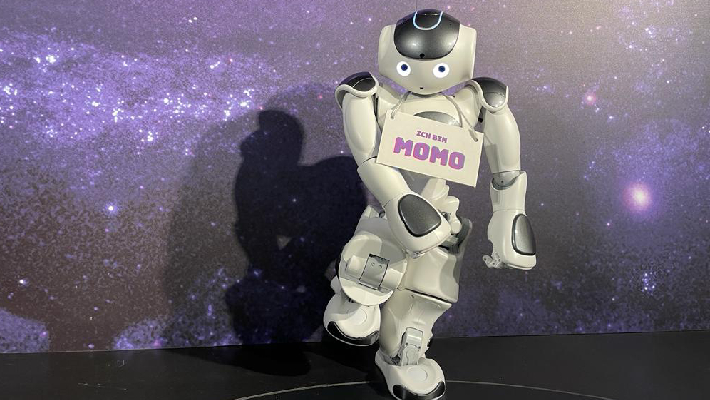 Willkommen,Momo ! Roboter-Nachwuchs im Nürnberger Bionicum 