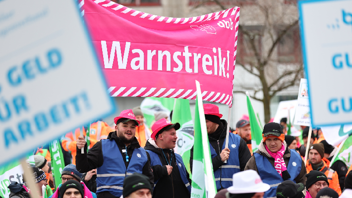 Nürnberg: Demo für mehr Gehalt 